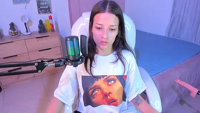 Amaia Daniells online show from February 5, 2025, 3:45 am