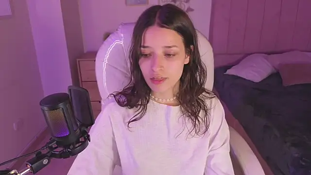 Amaia Daniells online show from September 27, 2025, 4:06 am