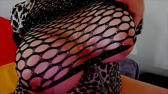 Conny hot3 online show from December 28, 2024, 4:52 pm