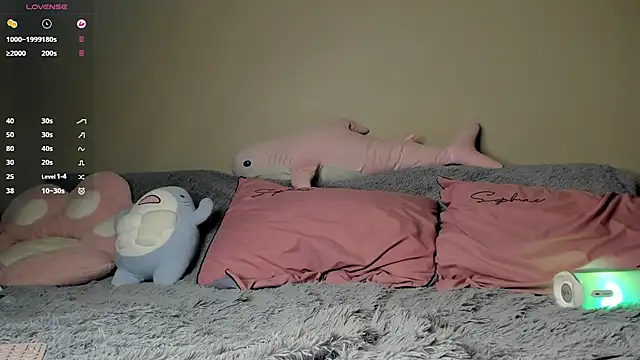 YaraAveiri online show from December 15, 2024, 2:05 pm