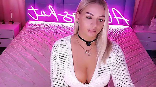 AllwaysHotJ online show from April 13, 2026, 2:17 am