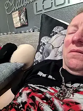 tomtom111111 online show from February 28, 2025, 11:34 pm