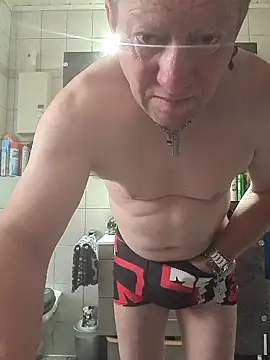 tomtom111111 online show from September 13, 2025, 7:41 am