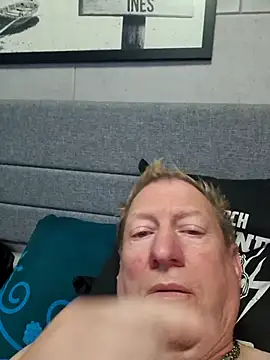 tomtom111111 online show from September 23, 2025, 6:55 pm