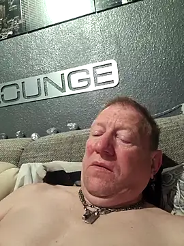 tomtom111111 online show from October 8, 2025, 8:28 pm