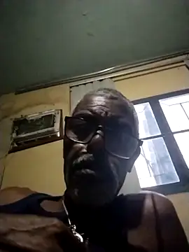 Snapshot of Thadew chatting on April 1, 2026, 7:44 pm Thadew online show from April 1, 2026, 7:44 pm