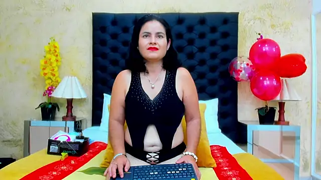 Snapshot of SaraBernarrd chatting on February 7, 2025, 1:25 am SaraBernarrd online show from February 7, 2025, 1:25 am
