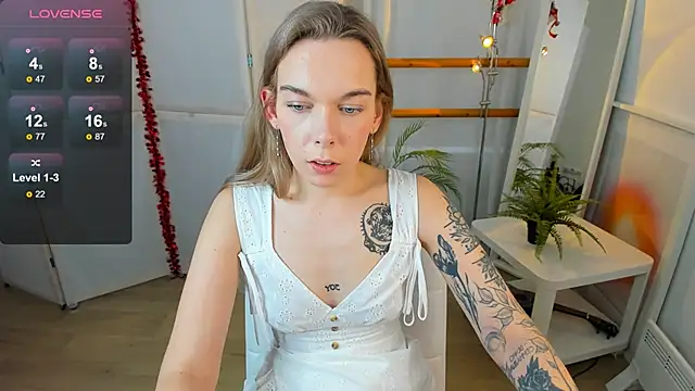 LyraFoster online show from January 9, 2025, 9:37 am