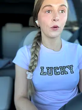 lunagirl13 online show from September 24, 2025, 5:05 pm