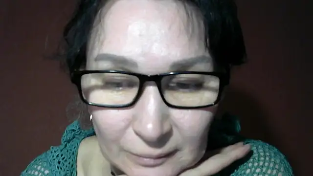 PrettyAndWild online show from April 19, 2026, 3:33 pm