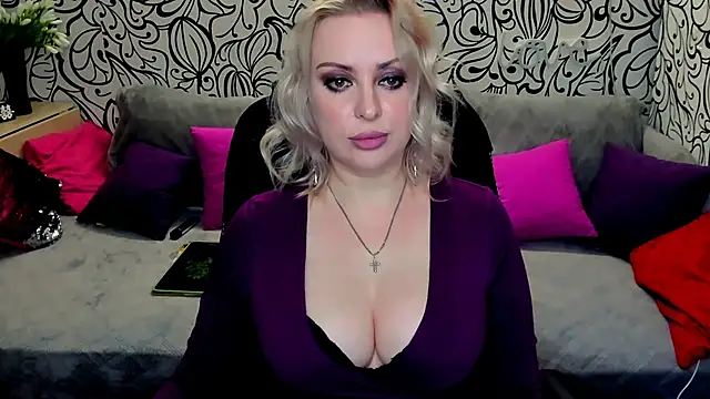 Hotdreamhere online show from January 13, 2025, 2:42 pm