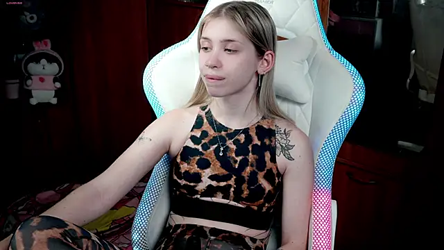 ho1yho1e online show from November 14, 2025, 7:34 pm