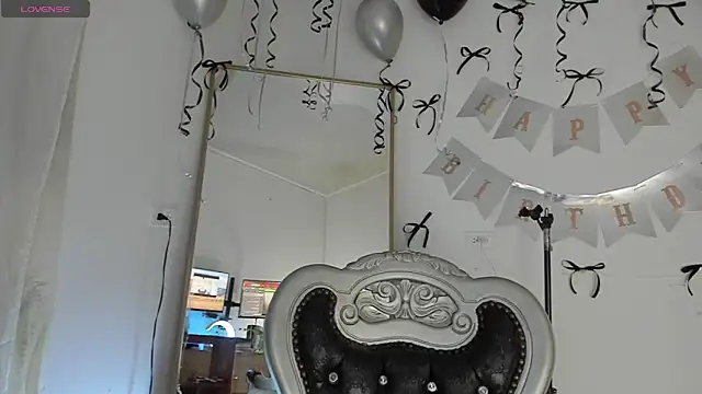 Snapshot of Hela_wet chatting on June 10, 2026, 3:50 am Hela wet online show from June 10, 2026, 3:50 am