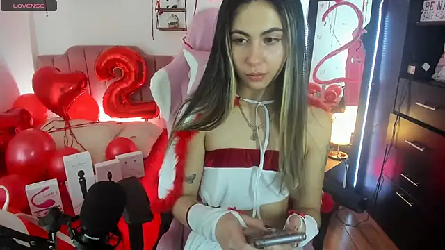 Snapshot of lilly_sweett chatting on December 15, 2024, 7:02 am lilly sweett online show from December 15, 2024, 7:02 am