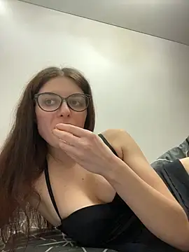 little belucci online show from January 8, 2025, 8:29 pm