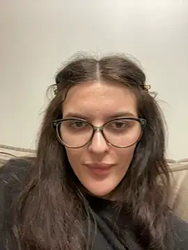 little belucci online show from February 5, 2025, 4:58 pm