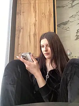 little belucci online show from March 1, 2025, 9:15 pm