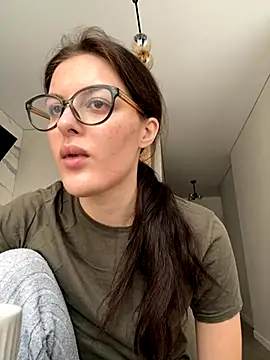 little belucci online show from October 7, 2025, 12:57 pm