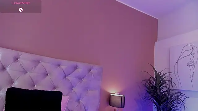 MaddyyLennon online show from February 17, 2025, 5:10 pm