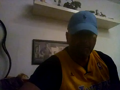 Snapshot of XLstrong chatting on July 19, 2026, 4:27 am XLstrong online show from July 19, 2026, 4:27 am