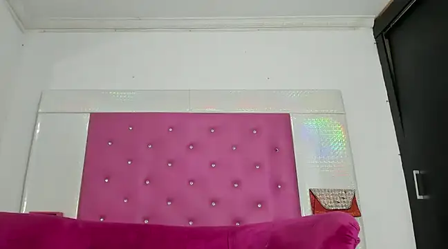 Emilyhottx online show from January 4, 2025, 3:29 am