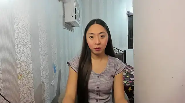 Snapshot of ErikaJayne4u chatting on March 17, 2025, 4:29 am ErikaJayne4u online show from March 17, 2025, 4:29 am