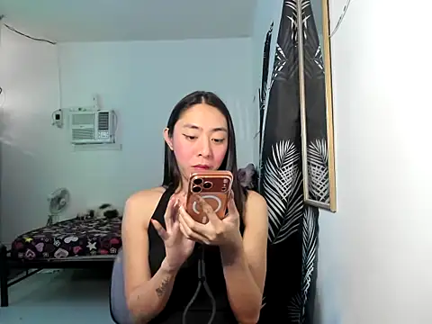 Snapshot of ErikaJayne4u chatting on January 13, 2026, 5:24 am ErikaJayne4u online show from January 13, 2026, 5:24 am