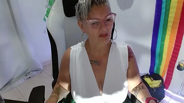 Snapshot of bety-cum2 chatting on March 17, 2026, 10:51 am bety-cum2 online show from March 17, 2026, 10:51 am