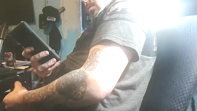 Snapshot of faded206 chatting on December 9, 2024, 4:37 pm faded206 online show from December 9, 2024, 4:37 pm