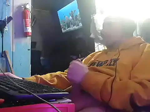 Snapshot of faded206 chatting on March 19, 2025, 7:06 pm faded206 online show from March 19, 2025, 7:06 pm