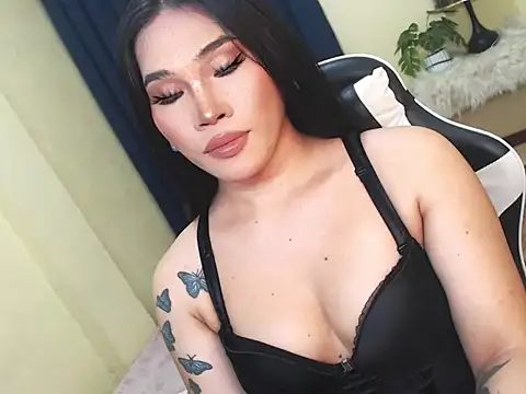 Snapshot of Ur_Fantastic_Lina chatting on November 3, 2025, 8:32 pm Ur Fantastic Lina online show from November 3, 2025, 8:32 pm