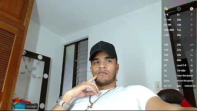 Bigcock 21cm  online show from February 21, 2025, 10:26 pm