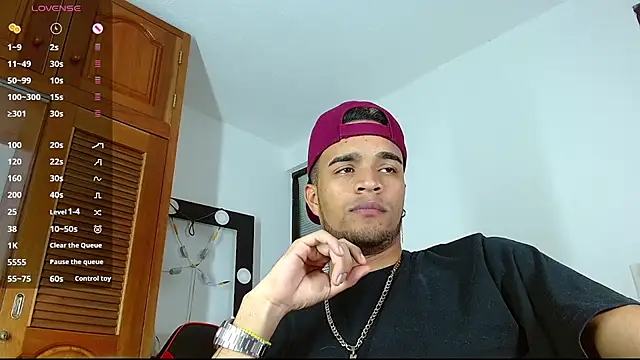 Bigcock 21cm  online show from February 22, 2025, 10:09 pm