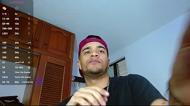 Bigcock 21cm  online show from February 26, 2025, 3:52 pm