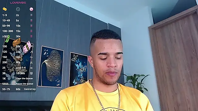 Bigcock 21cm  online show from March 19, 2025, 7:49 pm