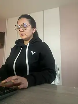 SWEETLILY18 online show from December 19, 2024, 11:18 am