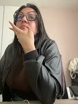 SWEETLILY18 online show from December 26, 2024, 2:27 pm