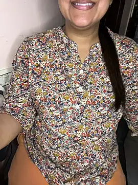 Zoya Varma004 online show from April 4, 2026, 2:47 pm