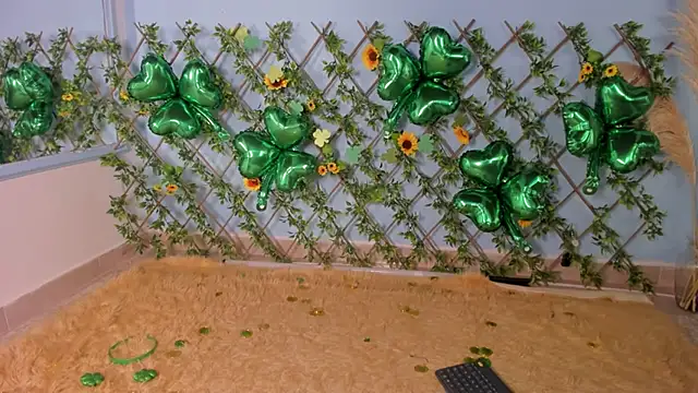 isa kiss online show from March 17, 2025, 12:14 pm