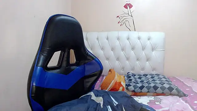 Leylafourniert online show from October 8, 2025, 5:10 pm