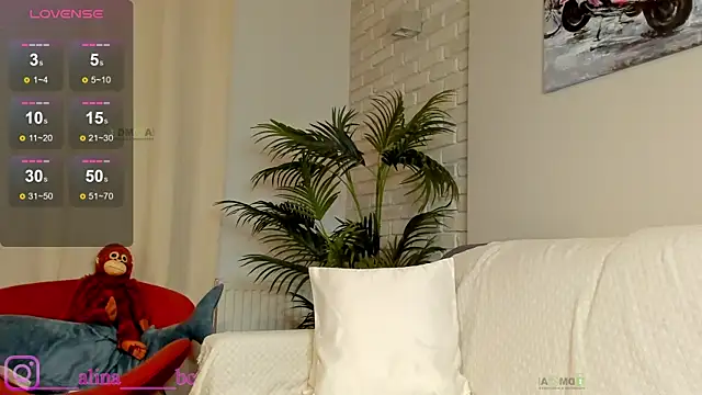 Miss--boo online show from March 3, 2025, 6:33 pm