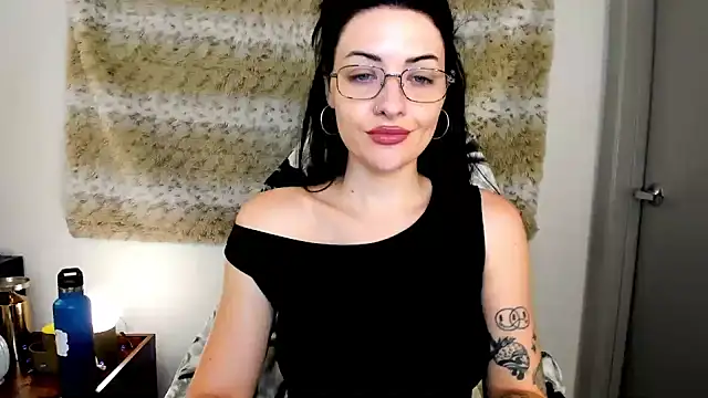 MelroseStrip online show from September 27, 2025, 8:25 pm