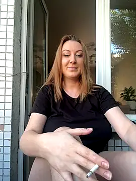 Mira Xo  online show from September 25, 2025, 7:01 am