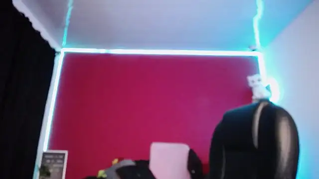 lulubigtitts1 online show from January 3, 2025, 8:10 am