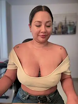 Snapshot of ValeryGrey chatting on January 22, 2025, 9:43 pm ValeryGrey online show from January 22, 2025, 9:43 pm