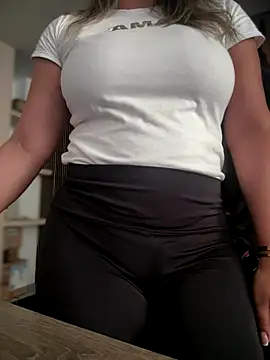 Snapshot of ValeryGrey chatting on October 14, 2025, 9:37 pm ValeryGrey online show from October 14, 2025, 9:37 pm