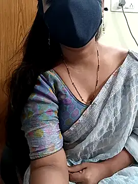 Snapshot of yoursana- chatting on February 1, 2025, 4:44 pm yoursana- online show from February 1, 2025, 4:44 pm