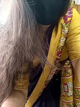 Snapshot of yoursana- chatting on March 8, 2025, 3:39 am yoursana- online show from March 8, 2025, 3:39 am