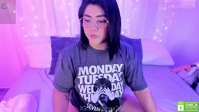 lucy26  online show from December 19, 2025, 1:34 am