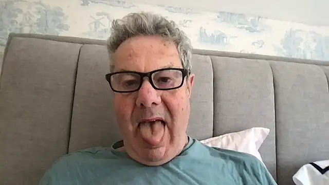 Snapshot of Oldpistolpete chatting on April 21, 2026, 7:25 am Oldpistolpete online show from April 21, 2026, 7:25 am
